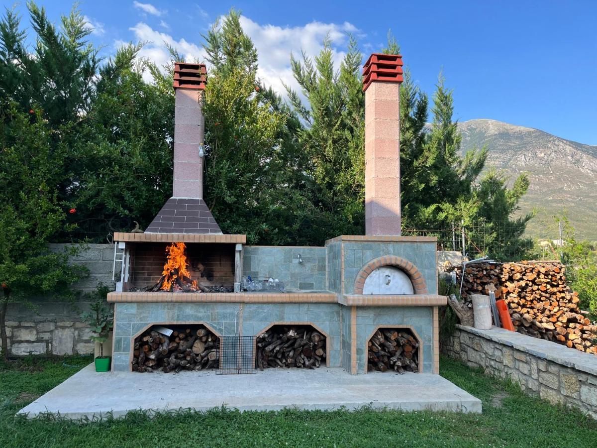 River Escape Villa - Private Beach, Scenic View & Bbq Tepelene Buitenkant foto